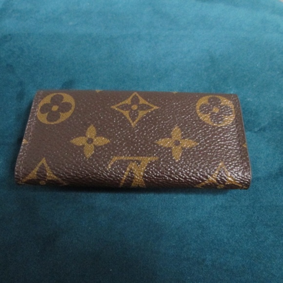 LOUIS VUITTON  Monogram 4 Key Multiples Holder - Picture 3 of 14